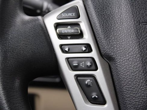 Used 2017 Nissan Titan SV image 27