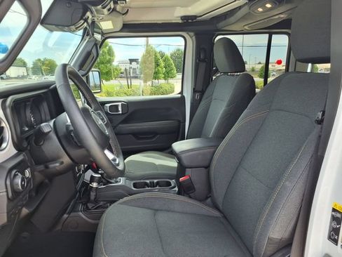 Used 2025 Jeep Wrangler Unlimited Sahara AWD/4WD image 14