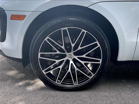 Certified 2024 Porsche Macan AWD/4WD image 14