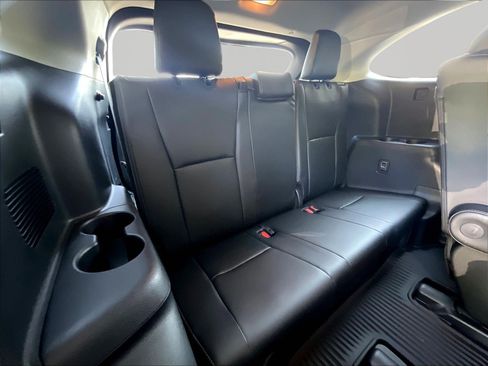 Used 2024 Toyota Highlander Platinum AWD/4WD image 26