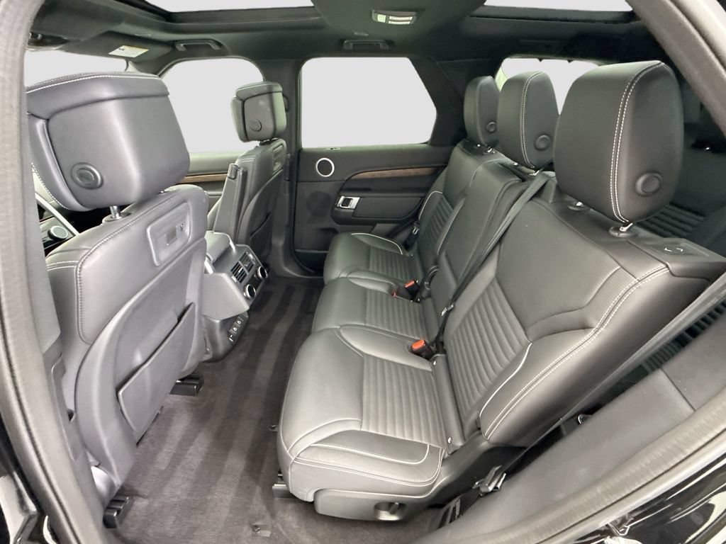 Used 2024 Land Rover Discovery Dynamic SE AWD/4WD image 20