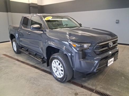 Used 2024 Toyota Tacoma SR image 2