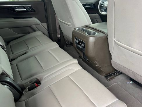 Used 2025 Chevrolet Suburban LT AWD/4WD image 25