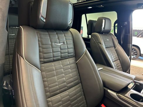 Used 2025 Cadillac Escalade V w/ LPO, ONYX Package AWD/4WD image 37
