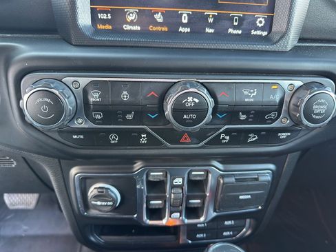 Used 2020 Jeep Wrangler Unlimited Sahara w/ Advanced Safety Group image 23