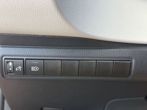 Used 2025 Toyota Corolla LE image 17