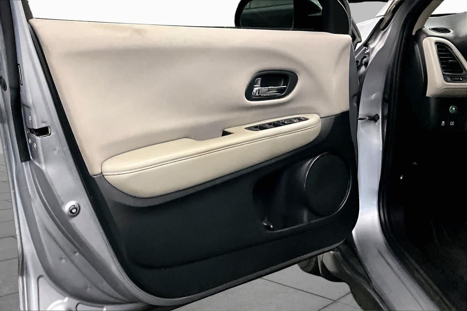 Used 2017 Honda HR-V LX image 21