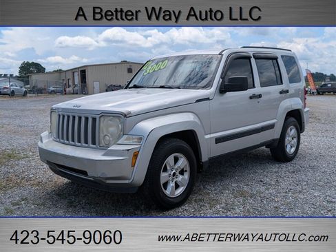 Used 2012 Jeep Liberty Sport RWD image 2