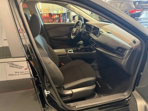 Used 2023 Nissan Rogue S AWD/4WD image 15