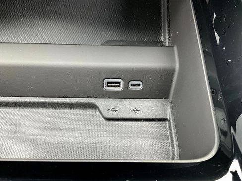 Used 2025 Chevrolet Suburban Premier AWD/4WD image 16