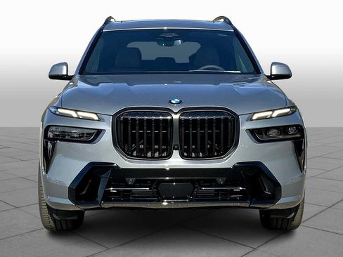 Used 2025 BMW X7 xDrive40i w/ M Sport Package AWD/4WD image 3