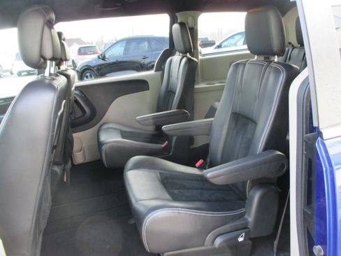 Used 2018 Dodge Grand Caravan SXT image 11
