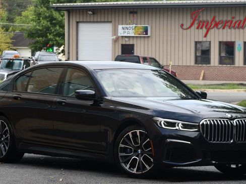 Used 2022 BMW 750i xDrive 750i xDrive w/ M Sport Package image 1