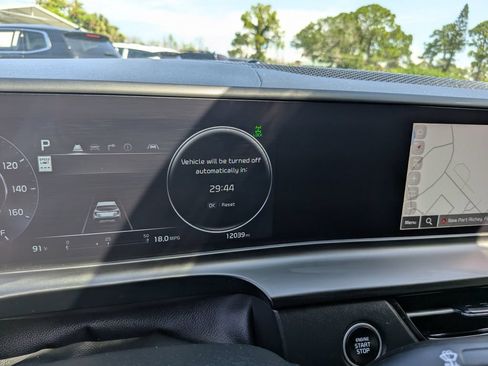 Certified 2025 Kia Seltos SX w/ SX Sunroof Package AWD/4WD image 38