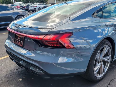 Used 2023 Audi e-tron GT Premium Plus image 6