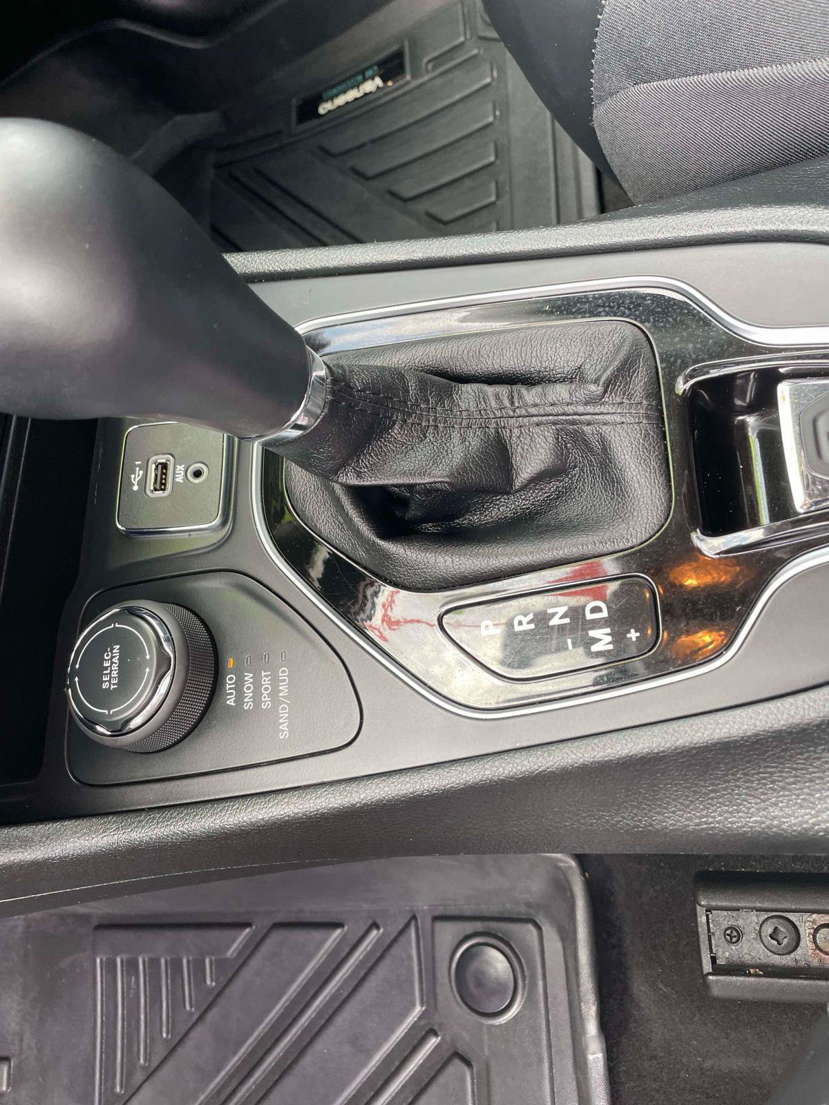Used 2019 Jeep Cherokee Limited AWD/4WD image 19