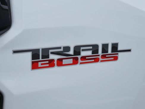 Used 2023 Chevrolet Colorado Trail Boss w/ Technology Package AWD/4WD image 11