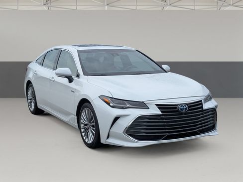 Used 2021 Toyota Avalon Limited w/ Advanced Safety Package FWD image 2