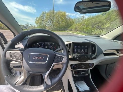 Used 2023 GMC Terrain Denali w/ Denali Premium Package image 12