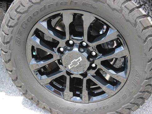 Used 2025 Chevrolet Silverado 2500 LT w/ Trail Boss Package AWD/4WD image 16