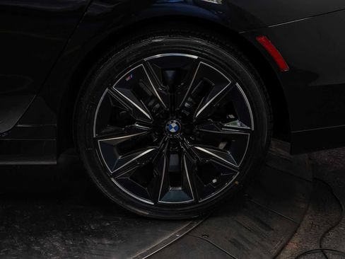 Used 2024 BMW 760i xDrive w/ Premium Package 2 AWD/4WD image 10