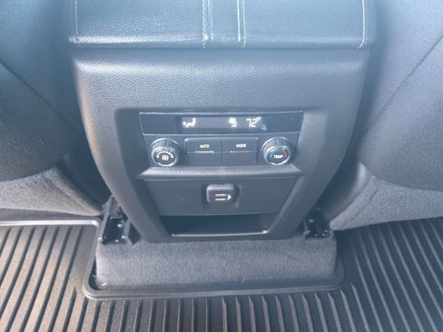 Used 2023 Chevrolet Traverse LT w/ Midnight/Sport Edition image 10