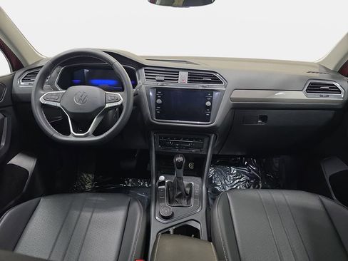 Used 2023 Volkswagen Tiguan SE w/ Panoramic Sunroof Package AWD/4WD image 10