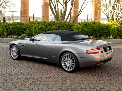 Used 2009 Aston Martin DB9 Volante RWD image 2
