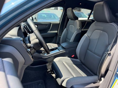 Used 2023 Volvo C40 Recharge Core w/ Climate Package AWD/4WD image 18