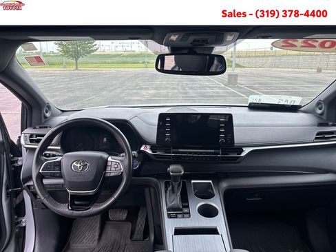 Certified 2022 Toyota Sienna XLE Woodland Edition AWD/4WD image 13