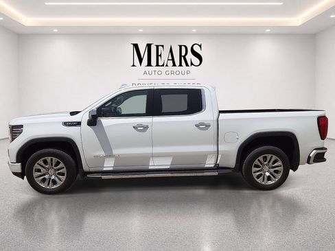 Used 2024 GMC Sierra 1500 Denali w/ Technology Package AWD/4WD image 2