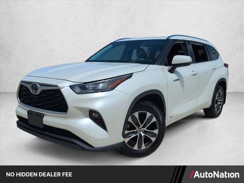 Certified 2020 Toyota Highlander XLE AWD/4WD image 1