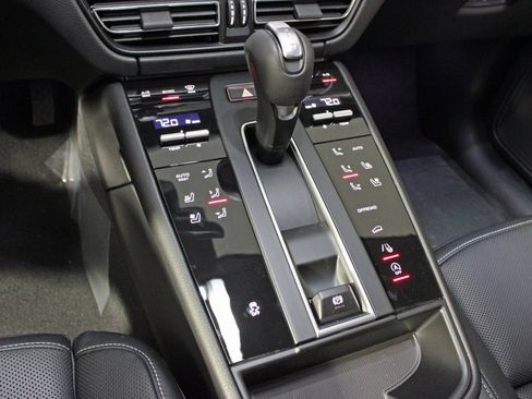 Used 2025 Porsche Macan image 29