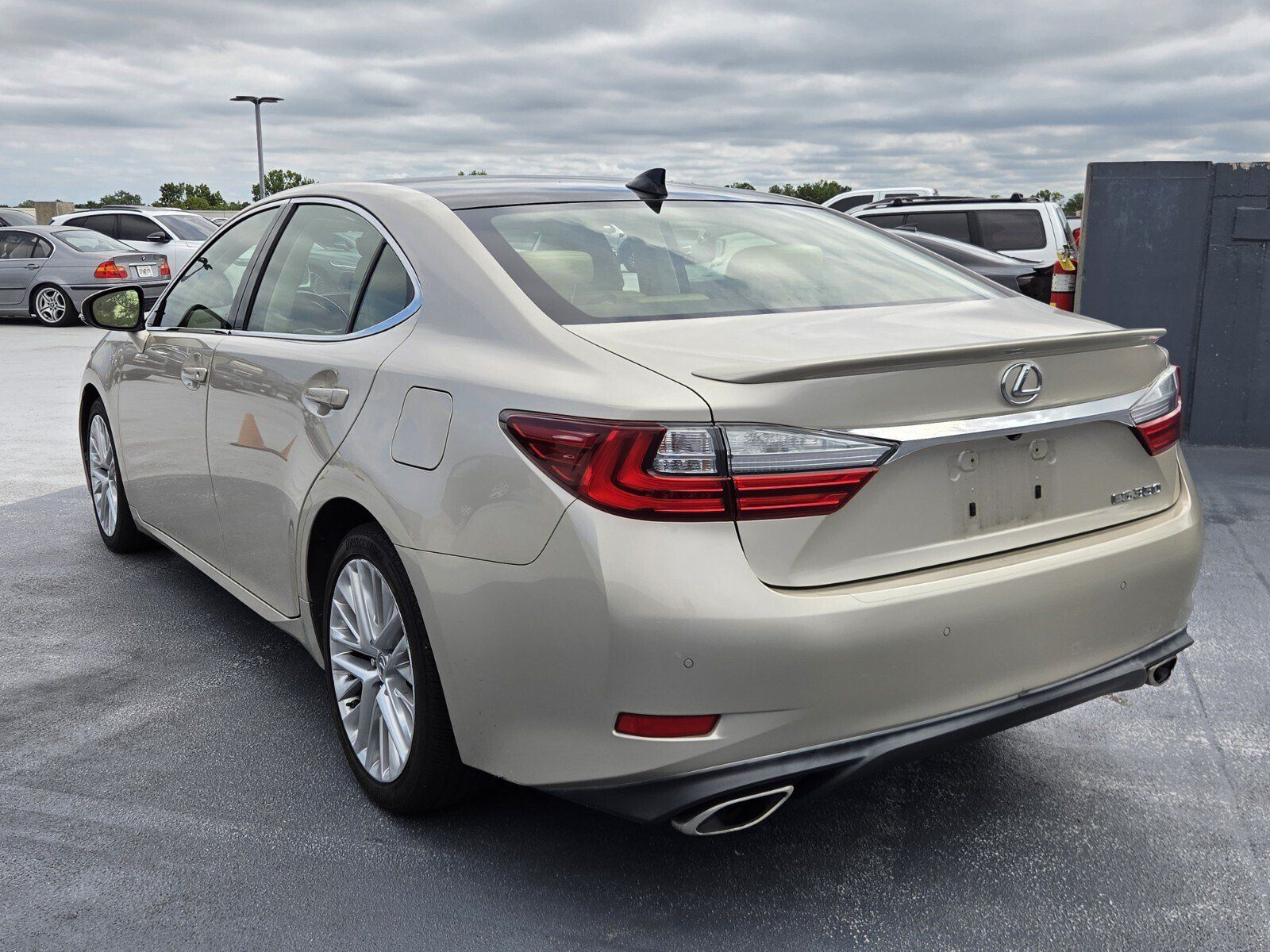 Used 2016 Lexus ES 350 w/ Luxury Package w/Wood Trim FWD image 3