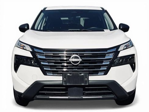 Used 2024 Nissan Rogue S image 2