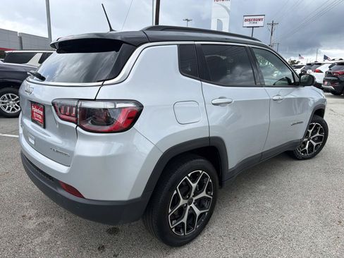 Used 2025 Jeep Compass Limited AWD/4WD image 3