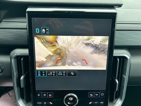 Used 2025 GMC Acadia Elevation w/ Elevation Premium Package AWD/4WD image 19