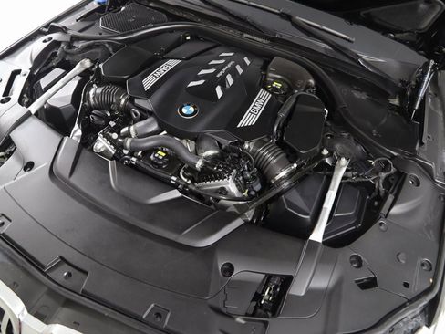 Used 2022 BMW 750i xDrive w/ M Sport Package image 24