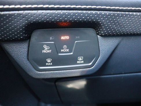 Used 2024 Volkswagen Atlas Cross Sport SE image 25