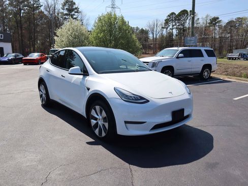 Used 2020 Tesla Model Y Long Range image 12