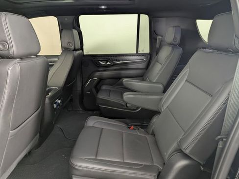 Used 2023 GMC Yukon XL Denali image 13