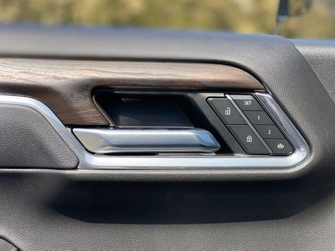 Used 2025 GMC Sierra 1500 SLT image 18