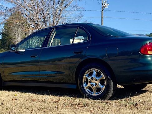 Used 1999 Oldsmobile Intrigue GL image 8