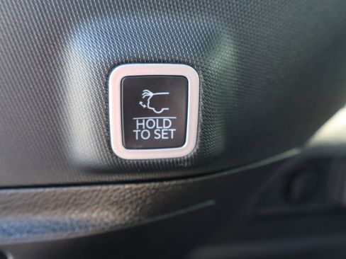 Used 2024 Jeep Grand Cherokee Limited w/ Black Appearance Package image 22