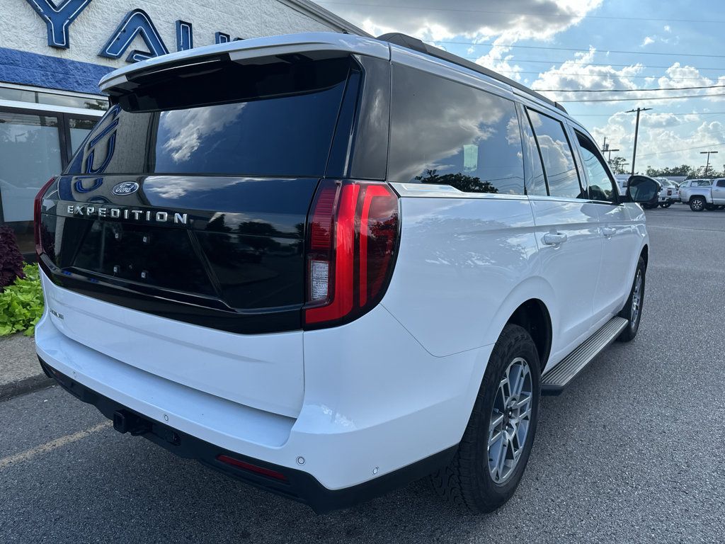Used 2025 Ford Expedition Active AWD/4WD image 4