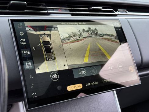 Used 2024 Land Rover Range Rover Long Wheelbase Autobiography image 24