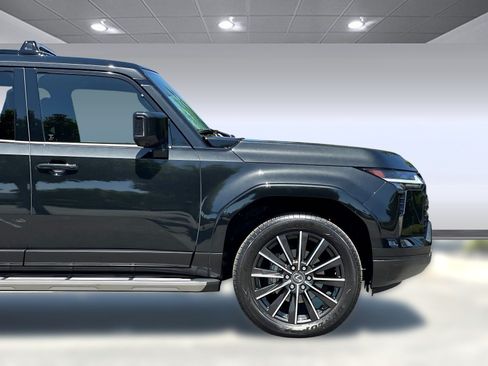 Used 2025 Lexus GX 550 w/ Accessory Package (2T) AWD/4WD image 34