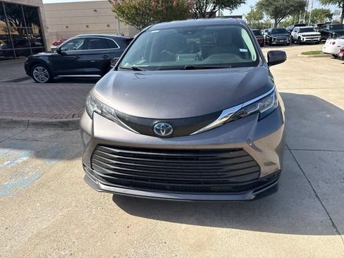 Used 2022 Toyota Sienna LE FWD image 5