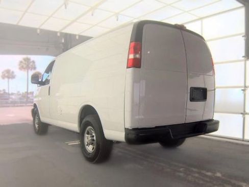 Used 2021 Chevrolet Express 3500 w/ Driver Convenience Package RWD image 2