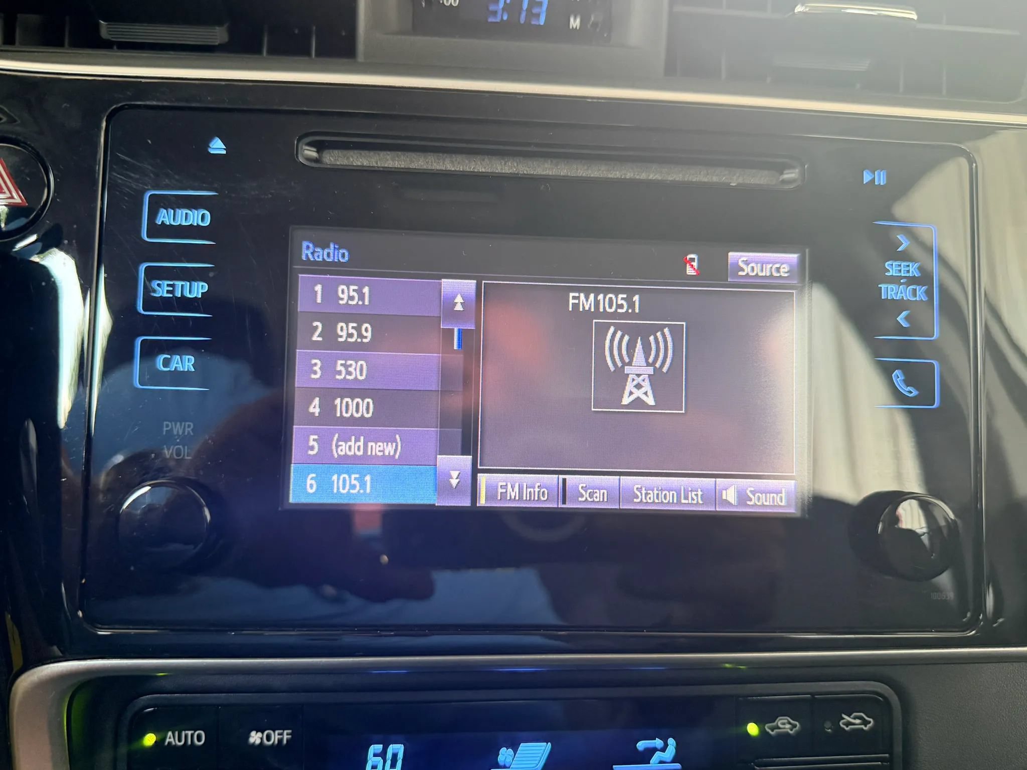 Used 2019 Toyota Corolla LE w/ Carpet Mat Package (TMS) FWD image 16